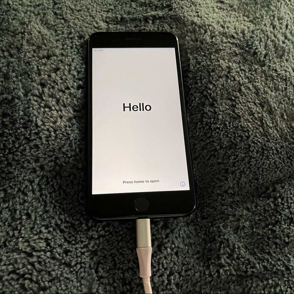 *SOLD*.        Apple iPhone 7 Plus